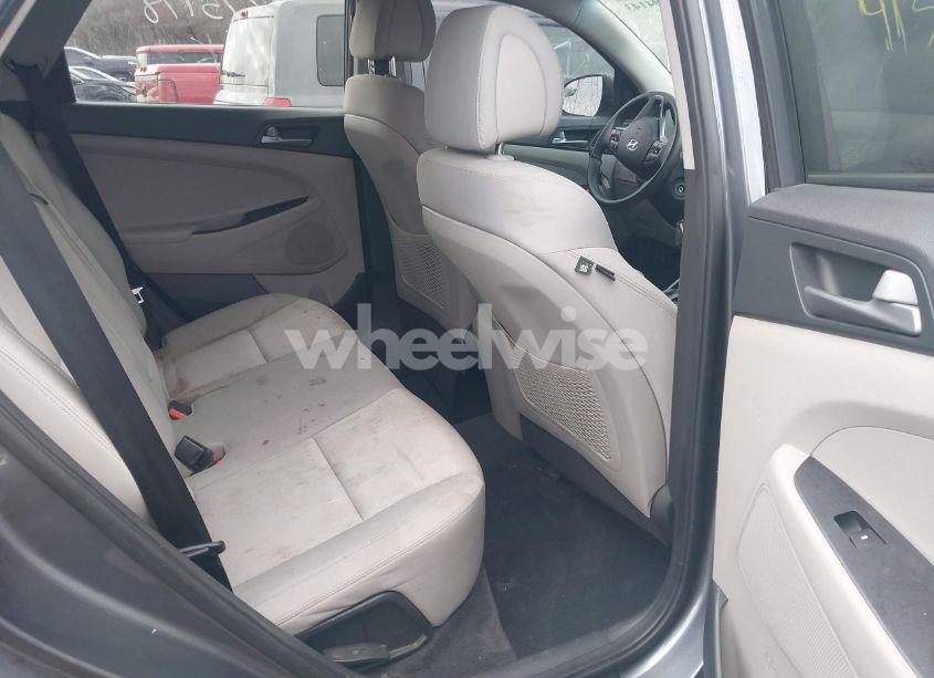 Photo 8 of 2017 Hyundai Tucson SE (VIN KM8J33A41HU275178)