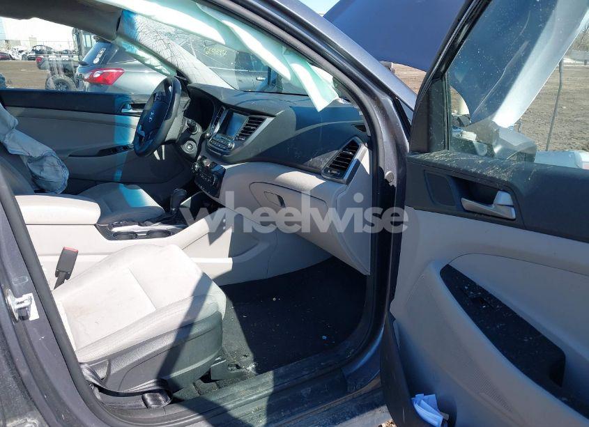 Photo 5 of 2018 Hyundai Tucson SEL (VIN KM8J33A42JU691374)