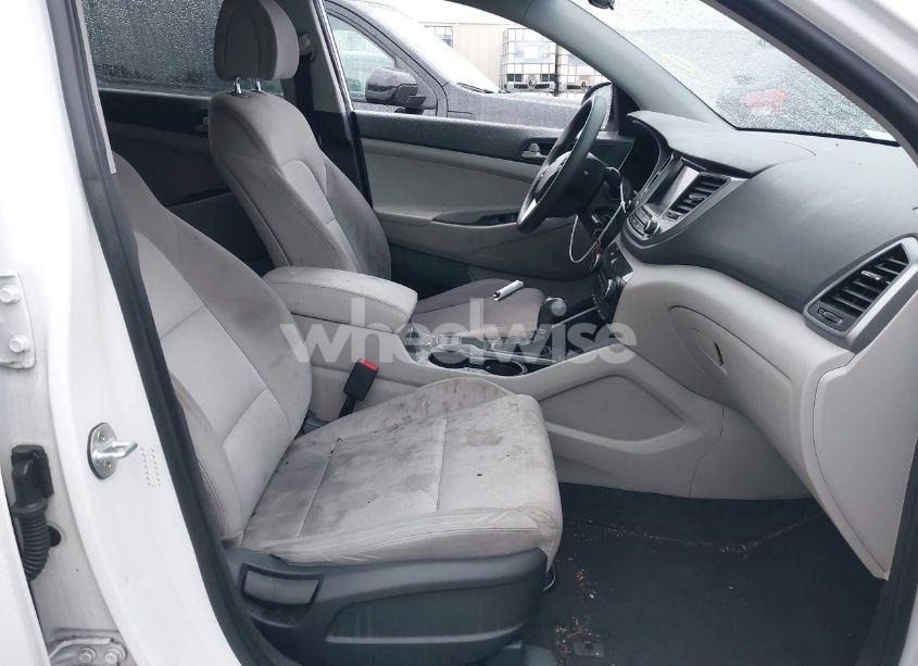 Photo 5 of 2018 Hyundai Tucson SEL (VIN KM8J33A42JU724826)