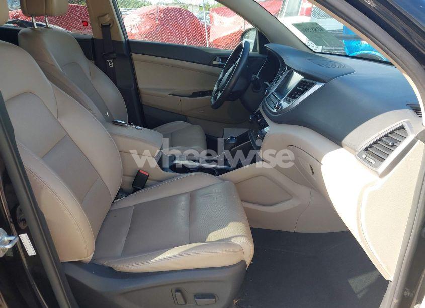 Photo 5 of 2017 Hyundai Tucson SE PLUS (VIN KM8J33A43HU363178)