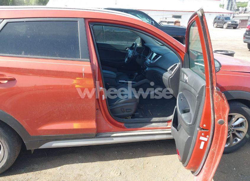 Photo 5 of 2017 Hyundai Tucson SE PLUS (VIN KM8J33A45HU419721)