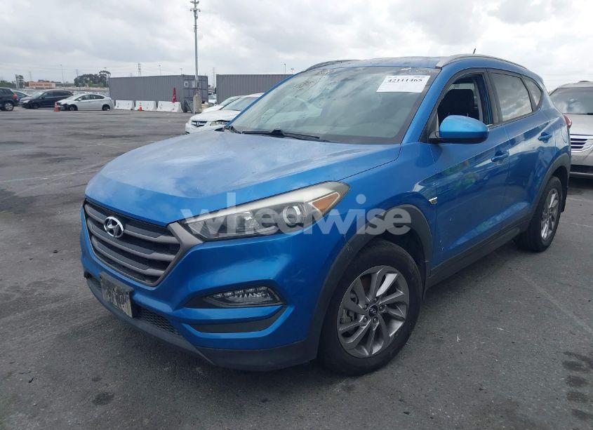 Photo 2 of 2016 Hyundai Tucson SE (VIN KM8J33A46GU154452)