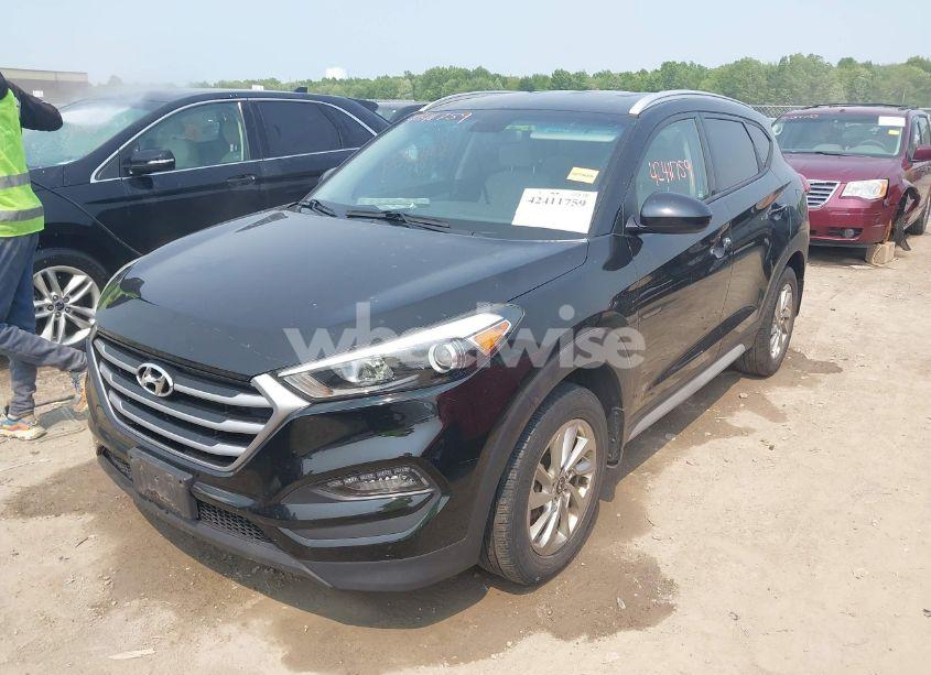 Photo 2 of 2017 Hyundai Tucson SE (VIN KM8J33A46HU450394)