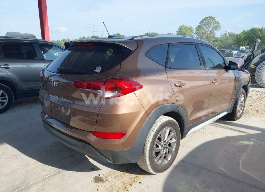 Photo 4 of 2017 Hyundai Tucson SE (VIN KM8J33A46HU489597)