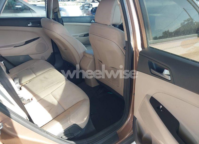 Photo 8 of 2017 Hyundai Tucson SE (VIN KM8J33A46HU489597)