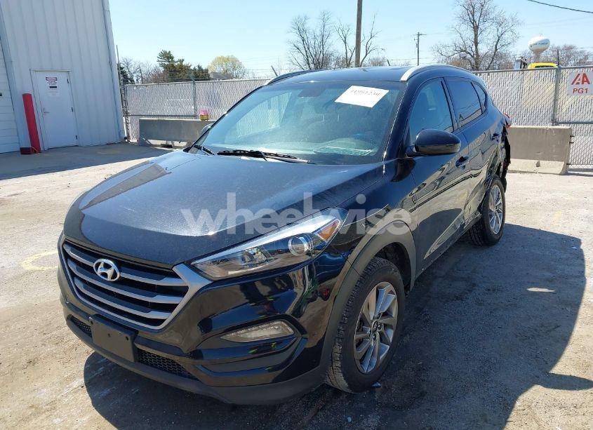 Photo 2 of 2018 Hyundai Tucson SEL (VIN KM8J33A46JU750989)