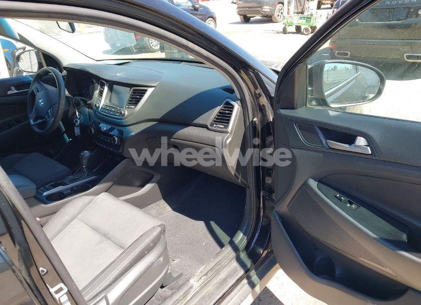 Photo 5 of 2018 Hyundai Tucson SEL (VIN KM8J33A46JU750989)