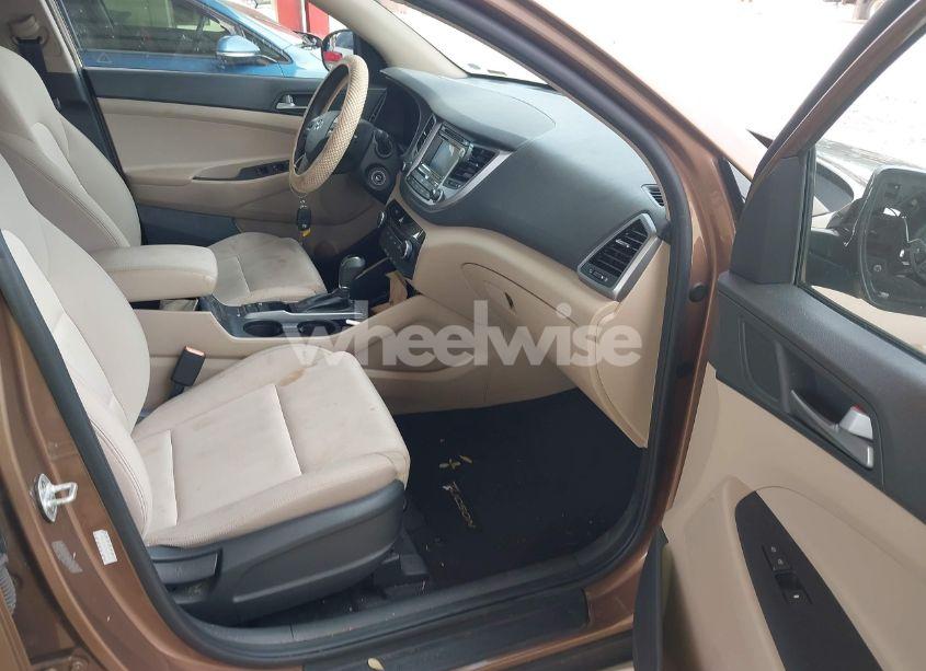 Photo 5 of 2017 Hyundai Tucson SE (VIN KM8J33A47HU419753)