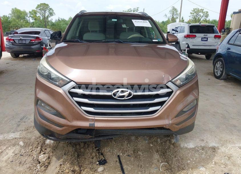 Photo 6 of 2017 Hyundai Tucson SE (VIN KM8J33A47HU419753)