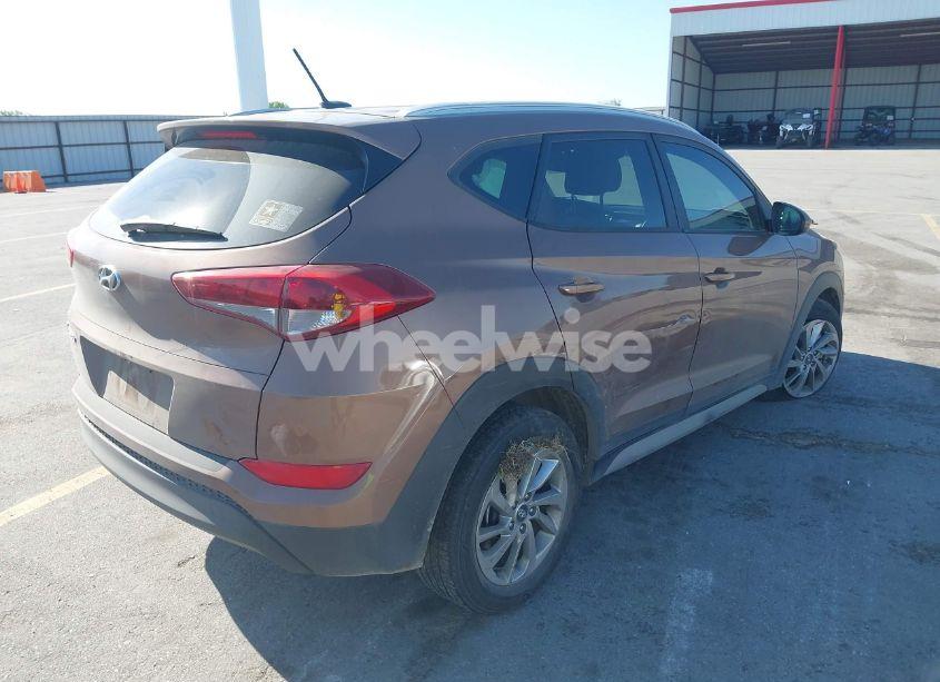 Photo 4 of 2017 Hyundai Tucson SE (VIN KM8J33A47HU485803)