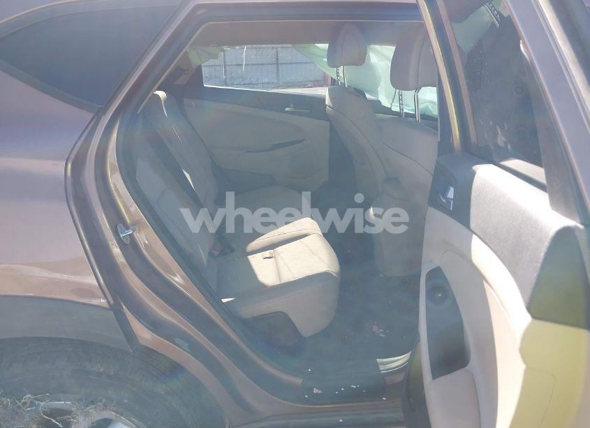 Photo 8 of 2017 Hyundai Tucson SE (VIN KM8J33A47HU485803)