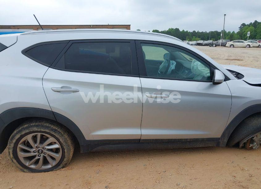 Photo 13 of 2016 Hyundai Tucson SE (VIN KM8J33A48GU116852)