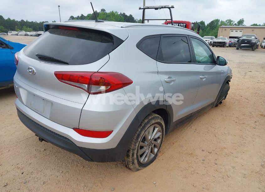 Photo 4 of 2016 Hyundai Tucson SE (VIN KM8J33A48GU116852)