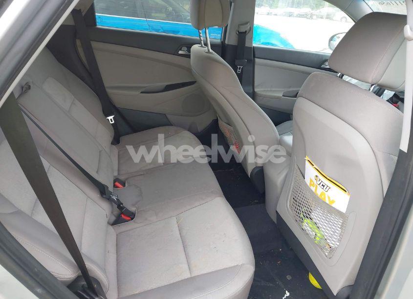 Photo 8 of 2016 Hyundai Tucson SE (VIN KM8J33A48GU116852)