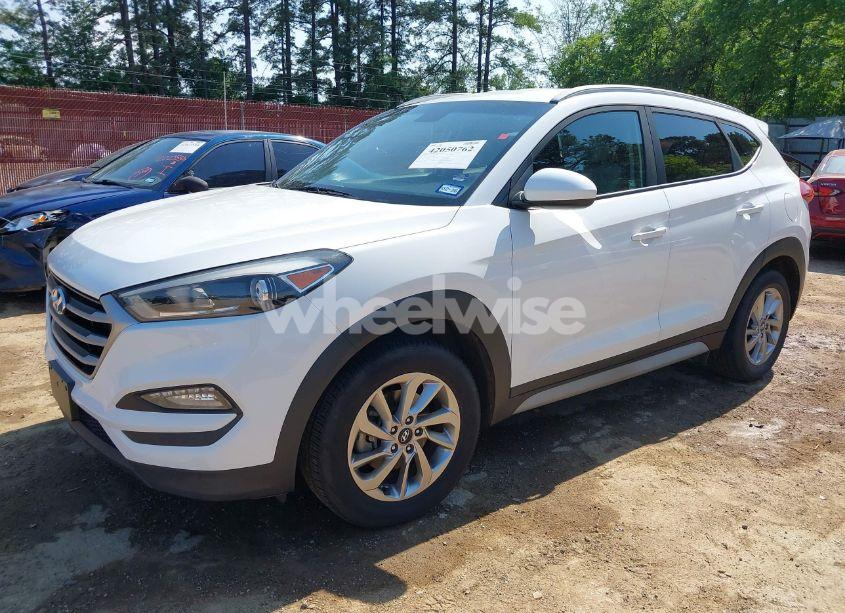 Photo 2 of 2018 Hyundai Tucson SEL (VIN KM8J33A49JU714004)