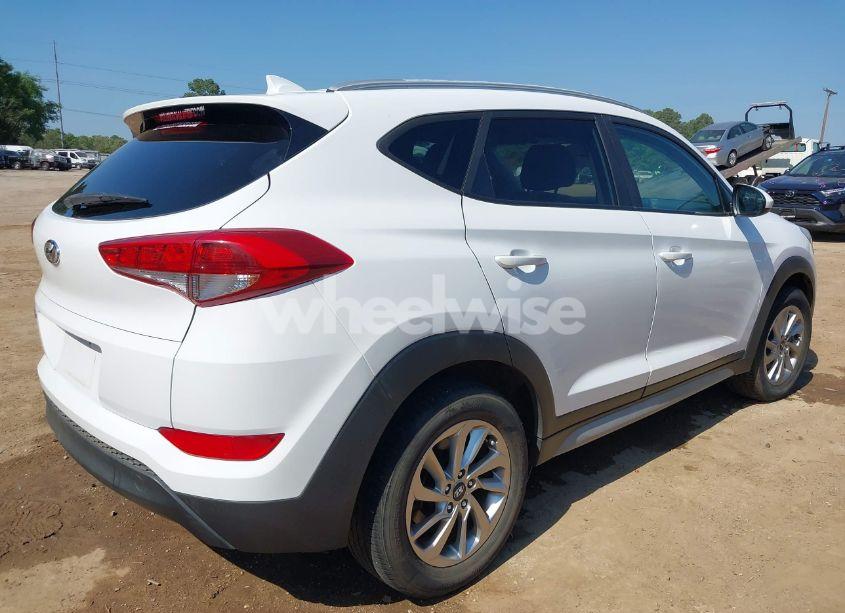 Photo 4 of 2018 Hyundai Tucson SEL (VIN KM8J33A49JU714004)