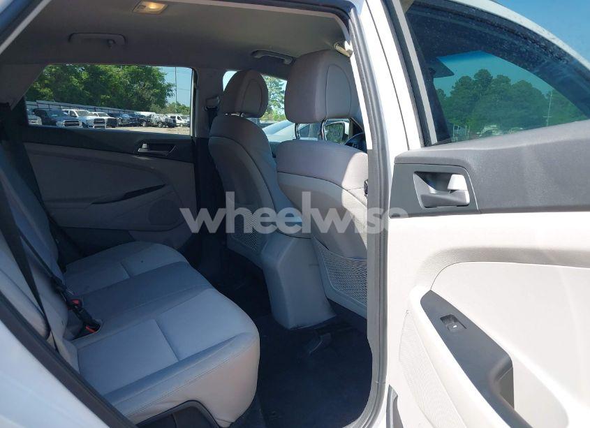 Photo 8 of 2018 Hyundai Tucson SEL (VIN KM8J33A49JU714004)