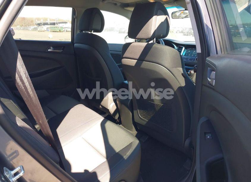 Photo 8 of 2018 Hyundai Tucson SEL (VIN KM8J33A49JU756480)