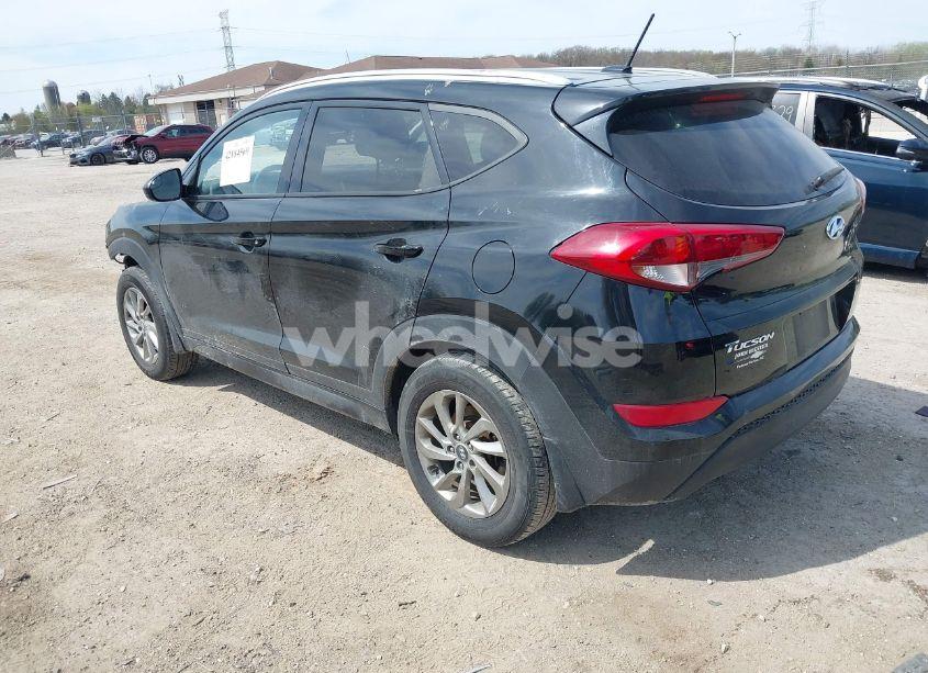 Photo 3 of 2016 Hyundai Tucson SE (VIN KM8J33A4XGU149335)