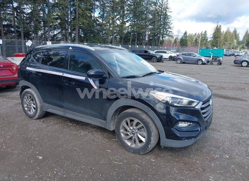 2017 Hyundai Tucson SE (VIN KM8J33A4XHU492339) main photo