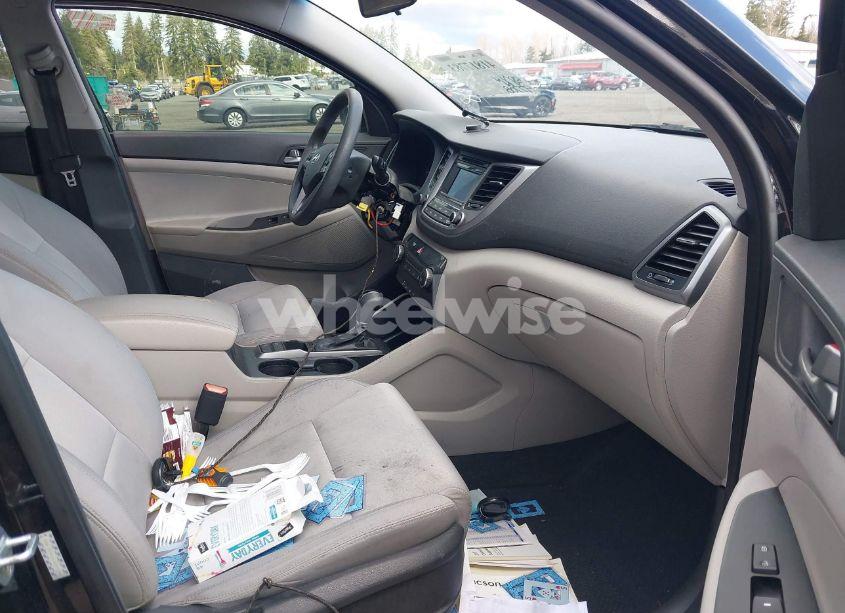 Photo 5 of 2017 Hyundai Tucson SE (VIN KM8J33A4XHU492339)