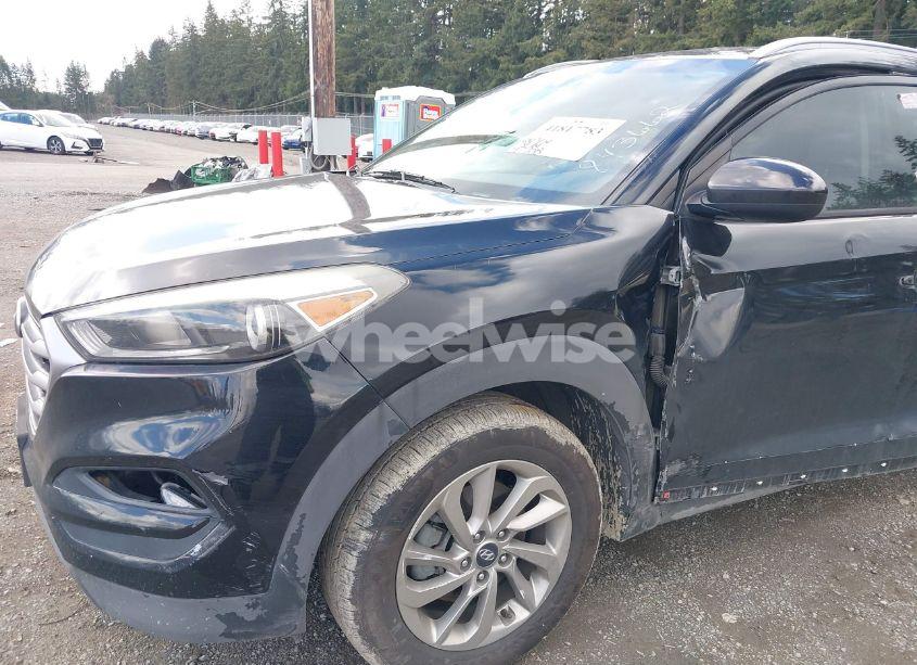 Photo 6 of 2017 Hyundai Tucson SE (VIN KM8J33A4XHU492339)