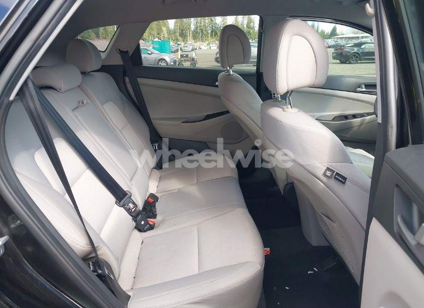 Photo 8 of 2017 Hyundai Tucson SE (VIN KM8J33A4XHU492339)