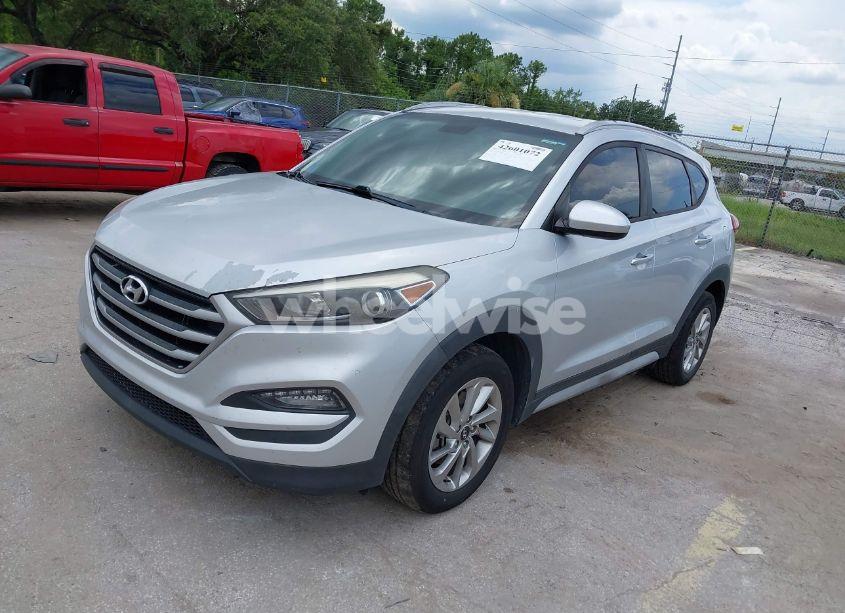 Photo 2 of 2018 Hyundai Tucson SEL (VIN KM8J33A4XJU660132)