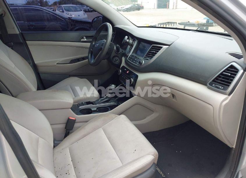 Photo 5 of 2018 Hyundai Tucson SEL (VIN KM8J33A4XJU660132)