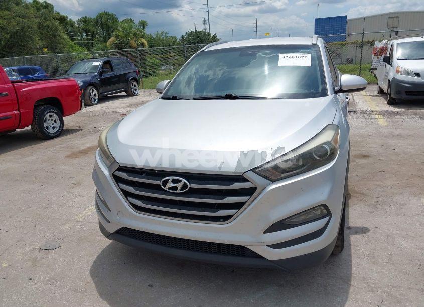 Photo 6 of 2018 Hyundai Tucson SEL (VIN KM8J33A4XJU660132)