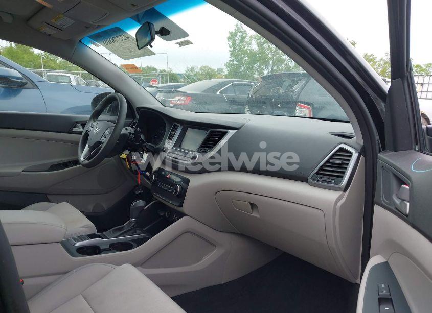 Photo 5 of 2018 Hyundai Tucson SEL (VIN KM8J33A4XJU683300)