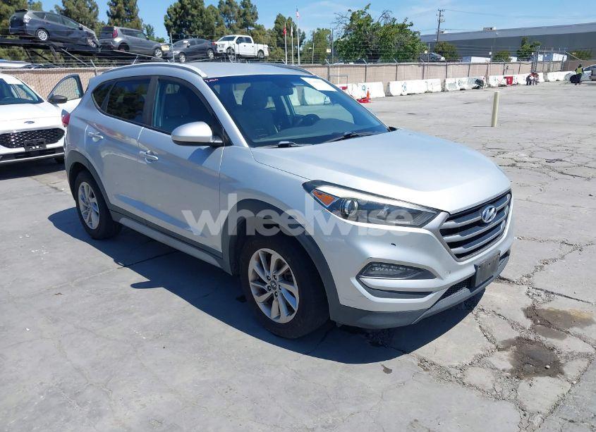 2018 Hyundai Tucson SEL (VIN KM8J33A4XJU717395) main photo