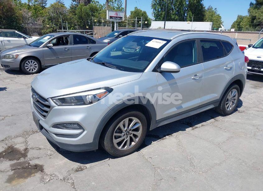 Photo 2 of 2018 Hyundai Tucson SEL (VIN KM8J33A4XJU717395)