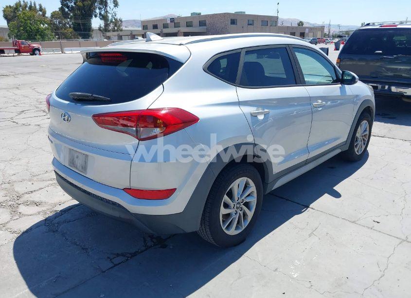 Photo 4 of 2018 Hyundai Tucson SEL (VIN KM8J33A4XJU717395)