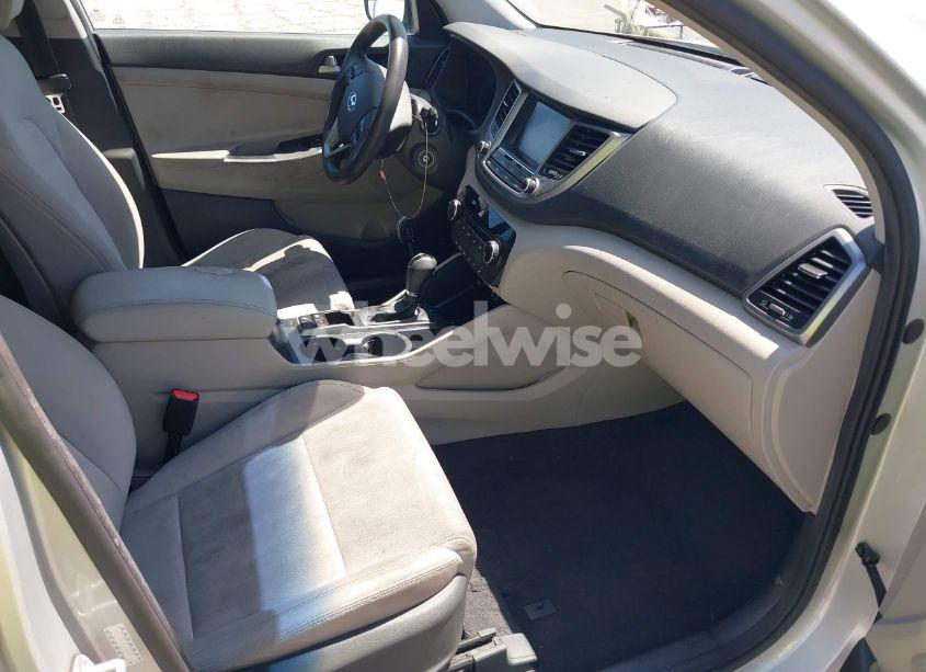 Photo 5 of 2018 Hyundai Tucson SEL (VIN KM8J33A4XJU717395)