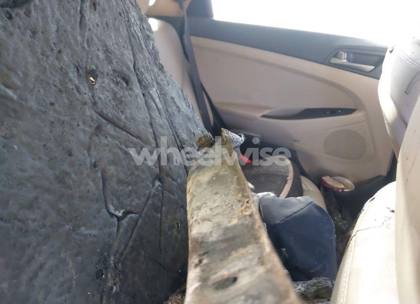 Photo 8 of 2017 Hyundai Tucson LIMITED (VIN KM8J3CA22HU321423)