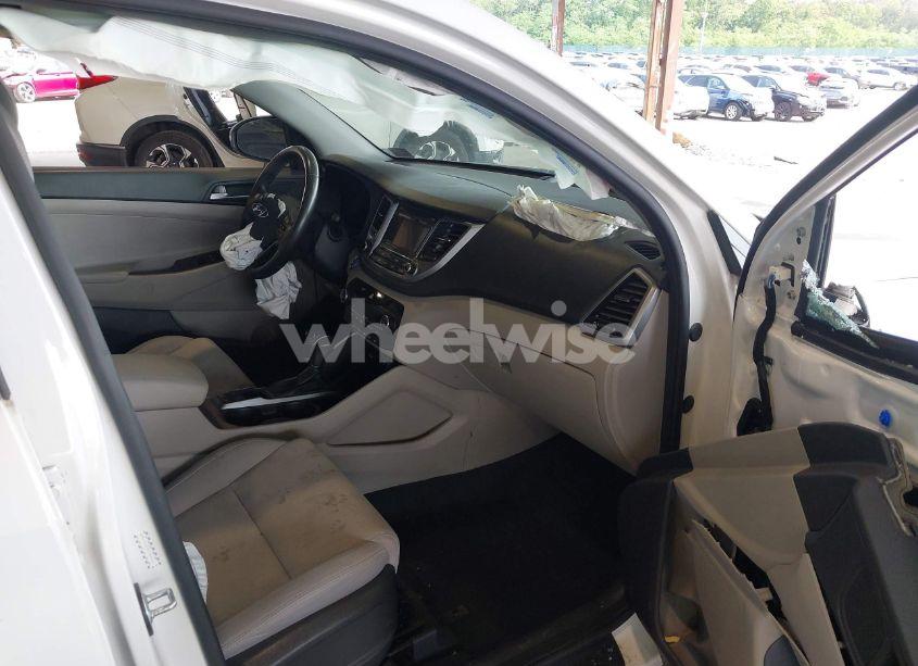 Photo 5 of 2017 Hyundai Tucson VALUE (VIN KM8J3CA23HU566442)