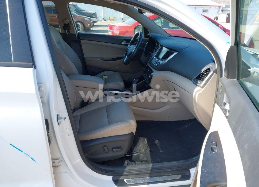 Photo 5 of 2018 Hyundai Tucson LIMITED (VIN KM8J3CA25JU616845)