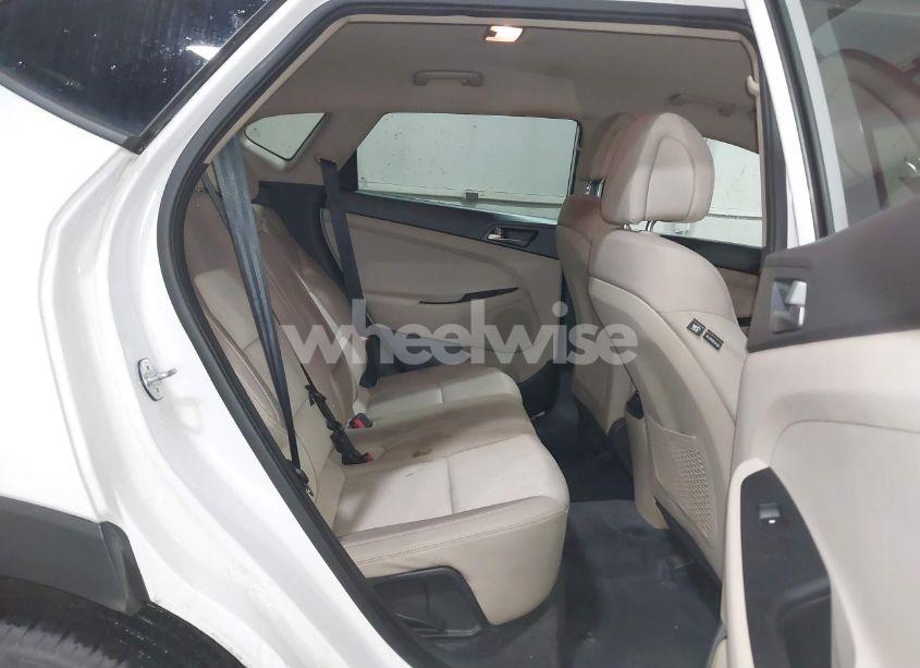 Photo 8 of 2017 Hyundai Tucson SPORT (VIN KM8J3CA26HU584580)