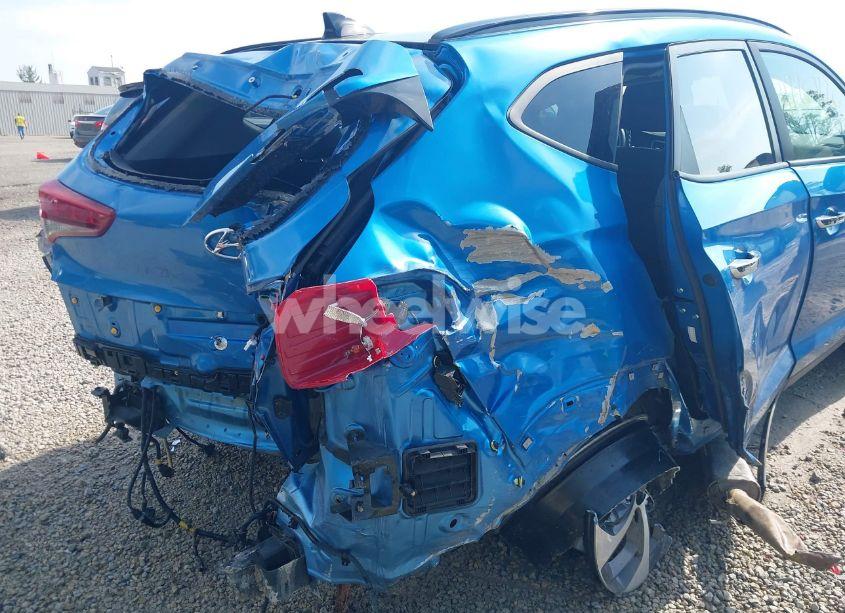 Photo 18 of 2018 Hyundai Tucson LIMITED (VIN KM8J3CA29JU607050)