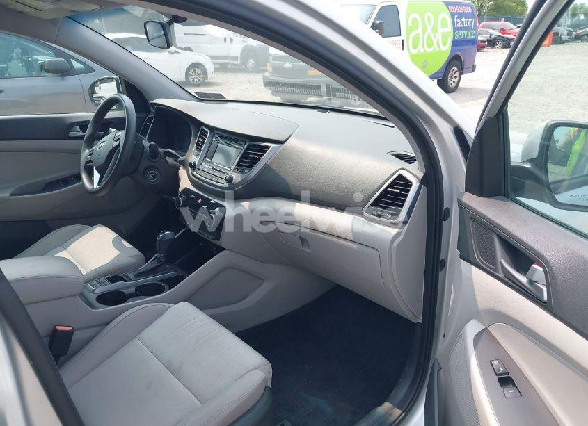 Photo 5 of 2016 Hyundai Tucson SE (VIN KM8J3CA40GU074189)