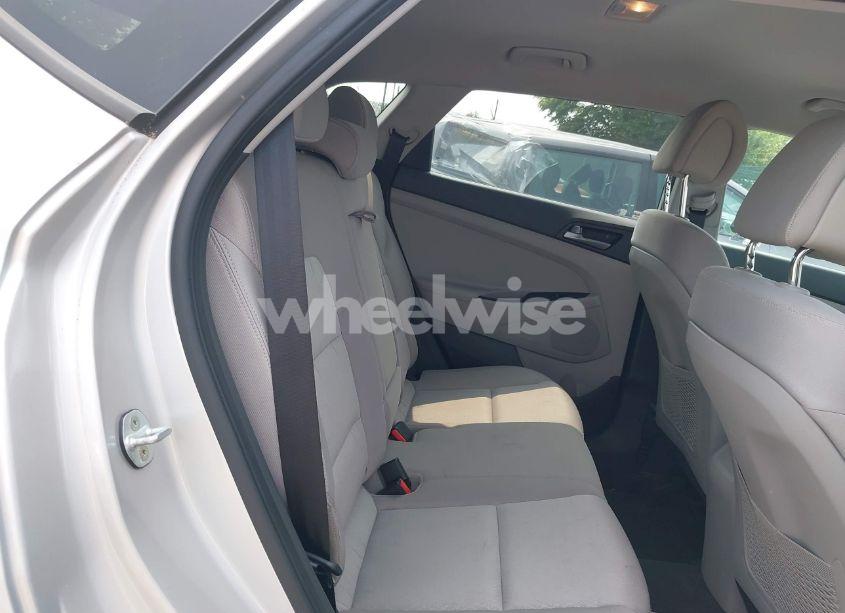 Photo 8 of 2016 Hyundai Tucson SE (VIN KM8J3CA40GU074189)