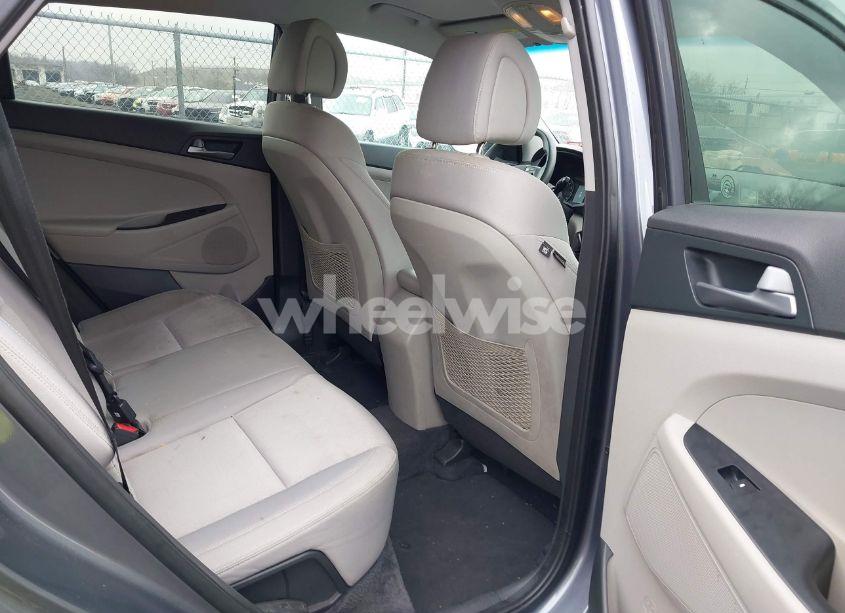 Photo 8 of 2017 Hyundai Tucson SE (VIN KM8J3CA40HU317405)