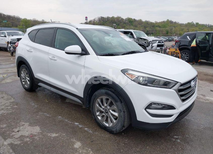 2017 Hyundai Tucson SE (VIN KM8J3CA40HU508757) main photo