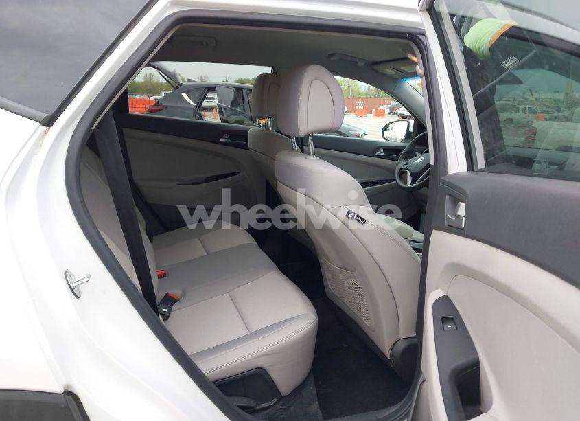 Photo 8 of 2017 Hyundai Tucson SE (VIN KM8J3CA40HU508757)