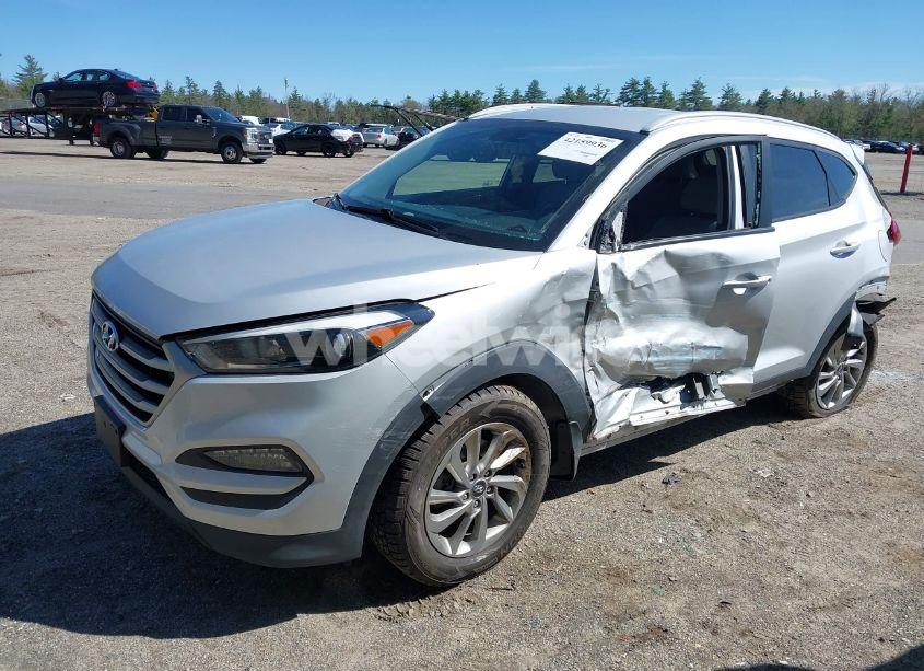 Photo 2 of 2018 Hyundai Tucson SEL (VIN KM8J3CA42JU771483)