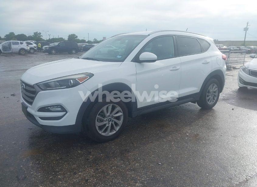 Photo 2 of 2016 Hyundai Tucson SE (VIN KM8J3CA43GU101384)