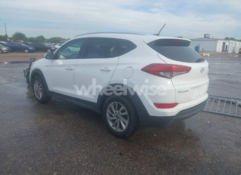 Photo 3 of 2016 Hyundai Tucson SE (VIN KM8J3CA43GU101384)