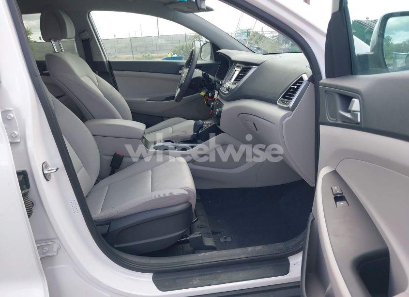 Photo 5 of 2017 Hyundai Tucson SE (VIN KM8J3CA43HU317883)