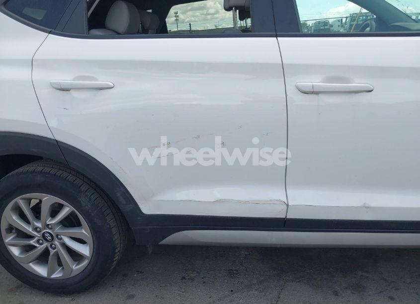 Photo 6 of 2017 Hyundai Tucson SE (VIN KM8J3CA43HU317883)